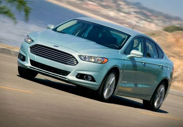 FORD FUSION HYBRID 2016 PROBLÈMES